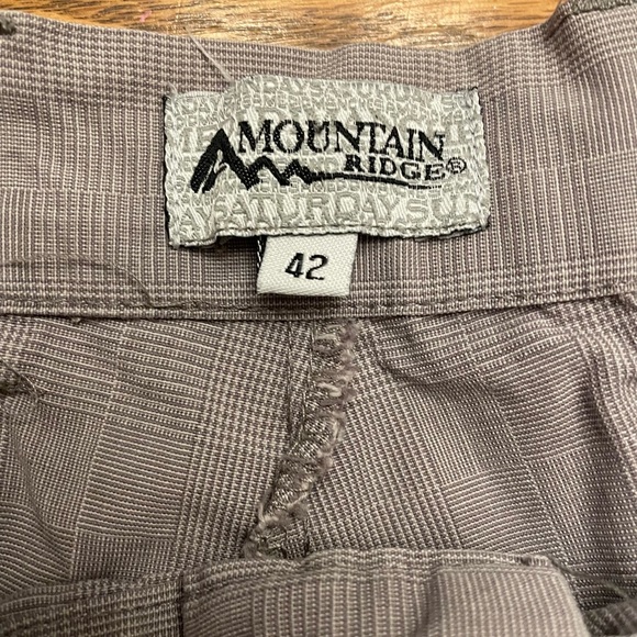 Mountain Ridge Shorts. size 42 - Picture 3 of 3